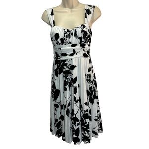 Speechless Women's Black/White Floral Sleeveless Mini Pleated Bodice Dress